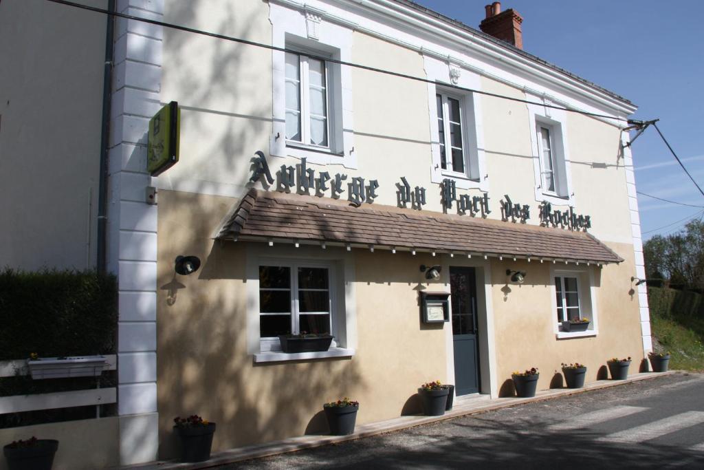 Luche-Pringe L'Auberge Du Port Des Roches מראה חיצוני תמונה